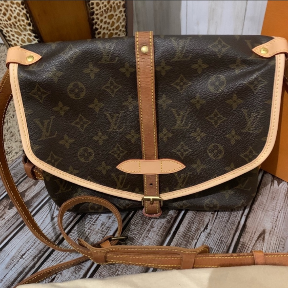 Authentic louis Vuitton Monogram Saumur 30 - Picture 2 of 8